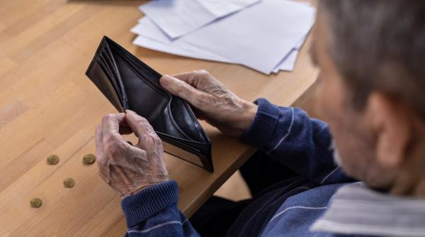 un pensionar arata cum recalcularea ii scade pensia cu 5 865 de lei dupa ce a lucrat ca miner zeci de ani sunt multi la care a scazut