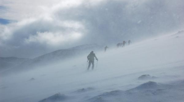 cautari disperate in mont blanc alpinistii blocati in zapada nu au fost inca gasiti ultimul mesaj al unuia dintre ei