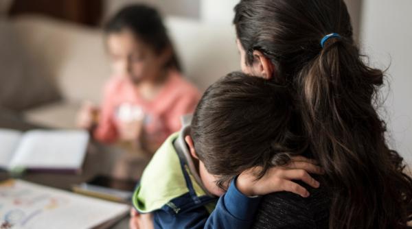 reactia virala a unei mame care i a cerut educatoarei sa renunte la temele primite la gradinita a fost un haos emotional