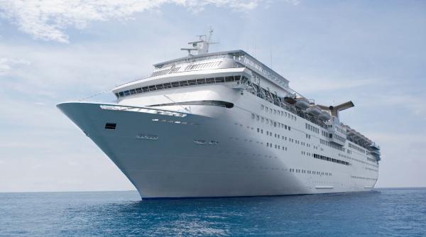 un baiat de 12 ani a murit dupa ce a cazut de pe balconul unei nave de croaziera care se indrepta spre texas