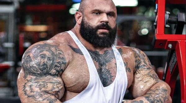 a murit cel mai monstruos culturist din lume sportivul avea sapte mese pe zi cu 16 500 de calorii