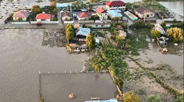 ciuca a filmat din elicopter zonele afectate de inundatii sentimentul de solidaritate ne face sa devenim o comunitate puternica