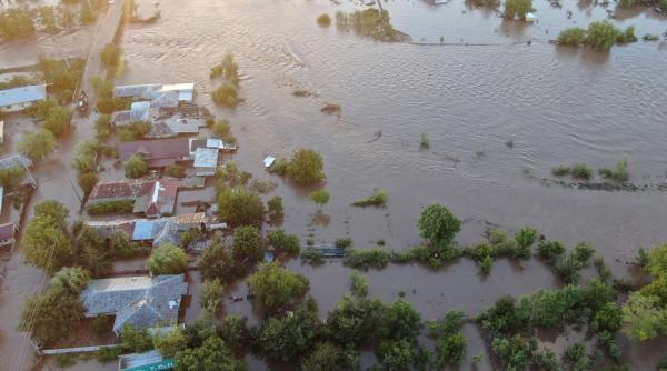 imaginile dezastrului dupa ce uraganul boris a lovit romania doi oameni au murit in galati iar alte zeci sunt evacuati