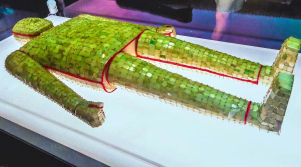 armura nemuririi cum arata costumul funerar din mii de bucati de jad vechi de 2 000 de ani purtat de conducatorul dinastiei han