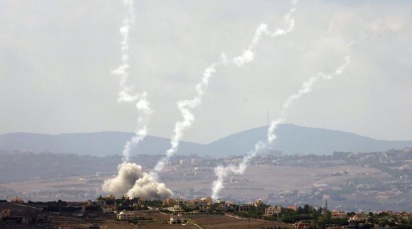 israelul nu exclude o incursiune terestra in liban armata le spune libanezilor din sud sa plece de langa tintele hezbollah