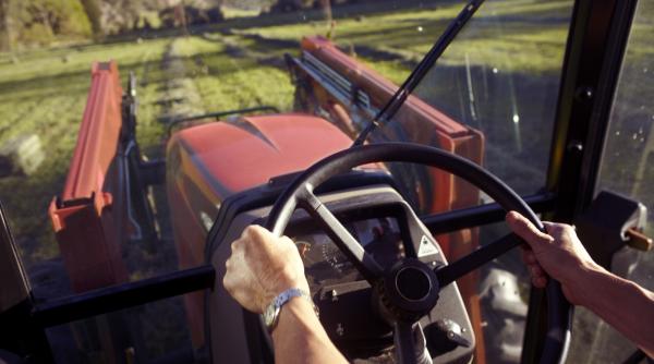 doi romani au terorizat fermierii din italia cum actiona banda care a furat tractoare de 1 milion de euro