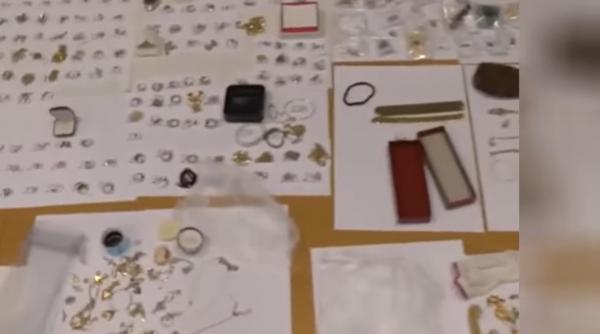 apel bizar in italia politia a gasit obiecte din aur si pietre pretioase de un milion de euro si le cere oamenilor sa si le recunoasca