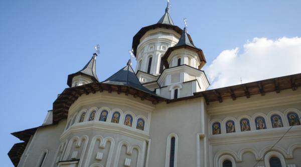 preotul de la catedrala din vatra dornei inregistrat la slujba spunand ca drumul corect nu este spre bruxelles sau washington