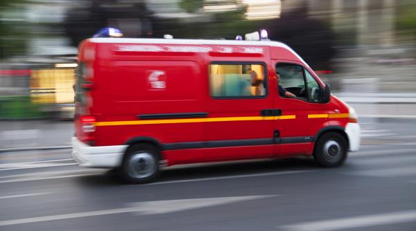 accident grav in arad noua persoane sunt ranite dupa ce o masina un microbuz si o dubita s au izbit puternic