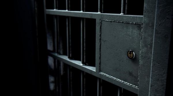 parintii care si au oparit intentionat fetita si au lasat o sa moara au fost condamnati definitv la peste 20 de ani de inchisoare