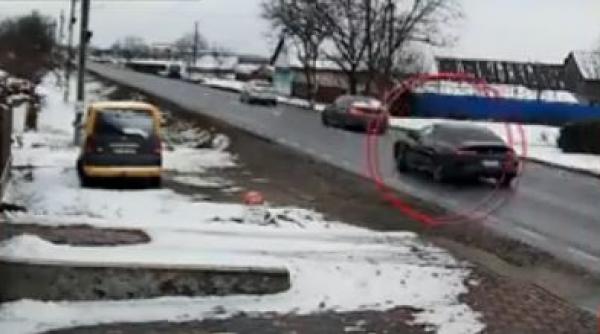 accidentul cumplit din suceava a fost filmat momentul in care masina se izbeste de cisterna si ia foc o intreaga familie a murit