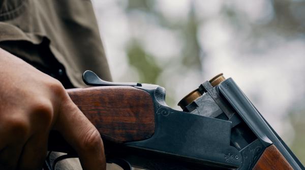 un barbat a murit dupa ce a fost impuscat de un fost parlamentar la o partida de vanatoare in vrancea