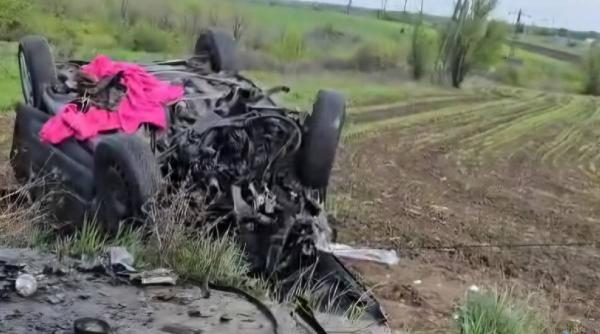 accident rutier in mehedinti trei persoane ranite iar motorul masinii a fost aruncat la cativa metri accident rutier in mehedinti trei persoane ranite iar motorul masinii a fost aruncat la cativa metri