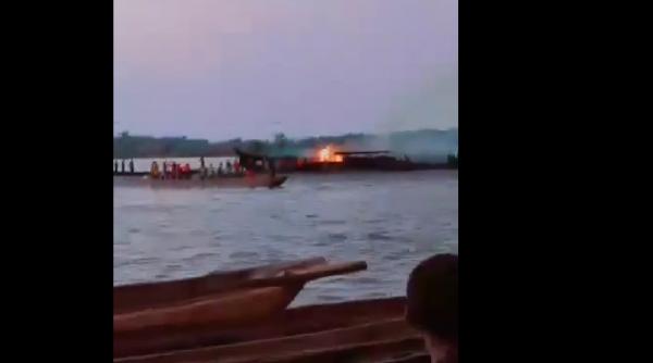 peste 145 de persoane au murit dupa ce o barca a luat foc in congo peste 145 de persoane au murit dupa ce o barca a luat foc in congo