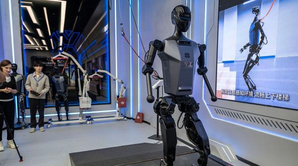 un robot umanoid cu inteligenta artificiala a devenit agresiv in timpul unei demonstratii publice in china un robot umanoid cu inteligenta artificiala a devenit agresiv in timpul unei demonstratii publice in china