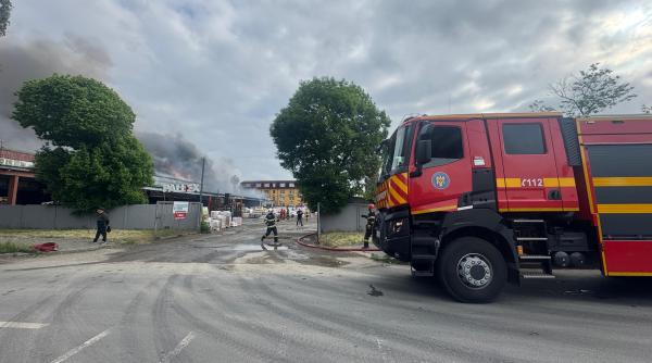 incendiu la un depozit din bucuresti focul risca sa se extinda la un alt depozit si la o locuinta a fost emis mesaj ro alert incendiu la un depozit din bucuresti focul risca sa se extinda la un alt depozit si la o locuinta a fost emis mesaj ro alert