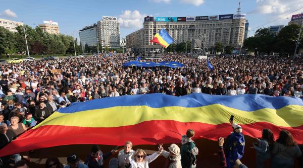 sustinatorii lui nicusor dan au umplut piata victoriei la un miting de sustinere jandarmeria a sesizat aep pentru propaganda sustinatorii lui nicusor dan au umplut piata victoriei la un miting de sustinere jandarmeria a sesizat aep pentru propaganda