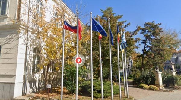 oana toiu cere primariei tulcea sa dea jos steagul rusiei ridicat la muzeul de arta din municipiu este inacceptabil