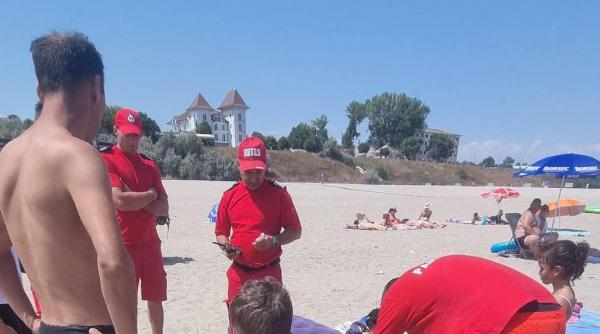 un barbat si fiul lui de 9 ani salvati de la inec steagurile rosii si galbene au fost arborate in statiunile de pe litoral