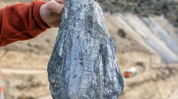 ministrul economiei am semnat hotararea de guvern prin care romania primeste licenta de exploatare pentru grafitul de la baia de fier