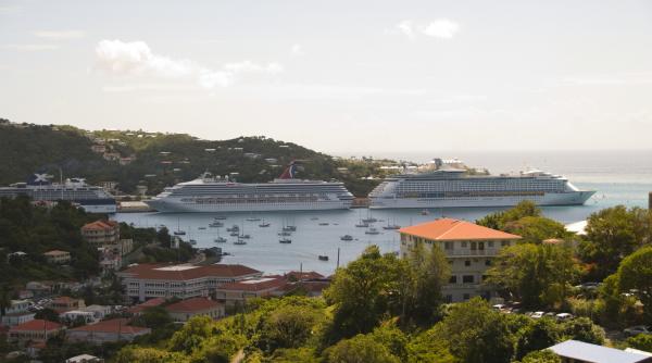 au aparut si croazierele pentru nudisti pasagerii pot sta complet dezbracati la bord dar trebuie sa respecte niste reguli