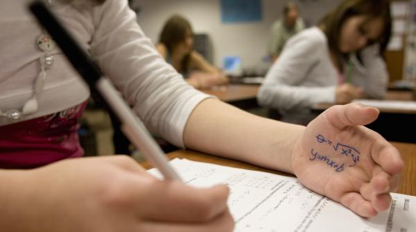 bacalaureat 2025 sesiunea a doua 24 de candidati au fost scosi din examen pentru frauda la proba obligatorie a profilului