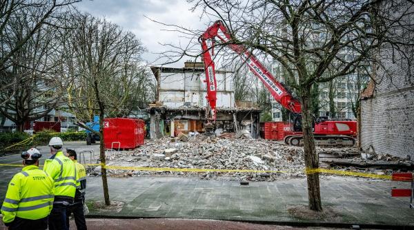 o mica tara europeana este zguduita in fiecare noapte de explozii este o problema nationala