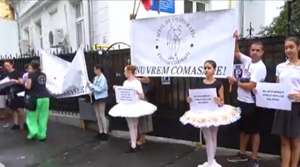 elevii il acuza pe ministrul educatiei ca distruge liceele vocationale si cer oprirea comasarilor as pleca in viena oriunde