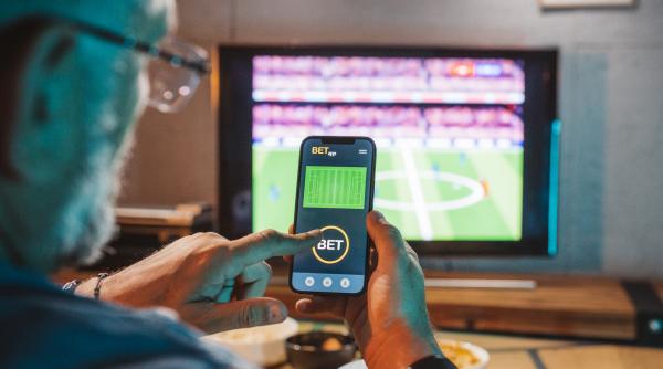 reclamele la jocuri de noroc si tutun incalzit ar putea fi interzise pe cladirile din capitala