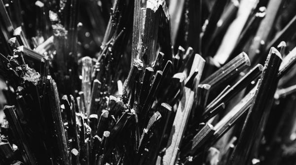 ministrul economiei cauta finantare pentru exploatarea grafitului de la baia de fier e cel mai valoros din europa