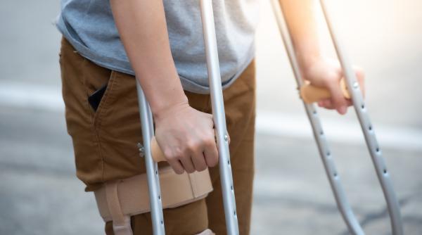 conditia pe care trebuie s o indeplineasca beneficiarii stimulentelor pentru persoane cu dizabilitati ca sa primeasca ajutorul de la st