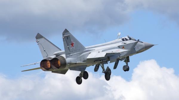 Colonel NATO: "Cele trei bombardiere MiG-31 care au intrat în Estonia zburau spre Tallin înarmate cu rachete aer-aer"