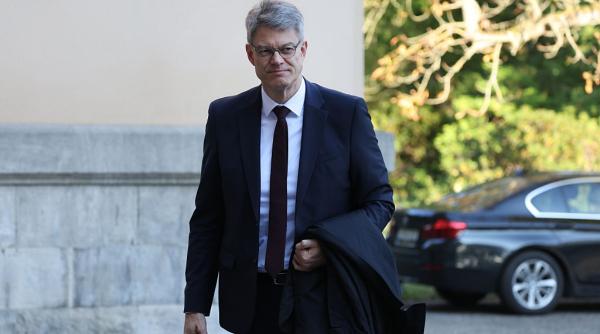 Ministrul german al Transporturilor a ajuns de urgență la spital, după ce a leşinat în timpul unei şedinţe de Guvern