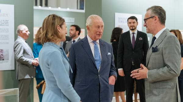 Regele Charles a vizitat Institutul Cultural Român din Londra: „Arată afecțiunea pe care Majestatea Sa o poartă țării noastre”