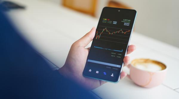 UE cere guvernelor să încurajeze cetăţenii să-şi investească economiile. "Totul se rezumă la creștere economică. Este visul european"