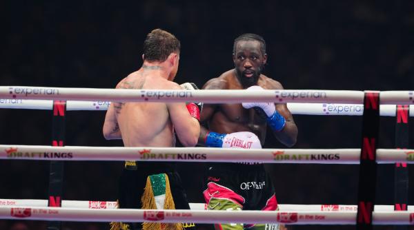 Boxerul Terence Crawford a fost ameninţat cu arma, de către poliţişti, după o oprire în trafic. Ce a provocat acest conflict