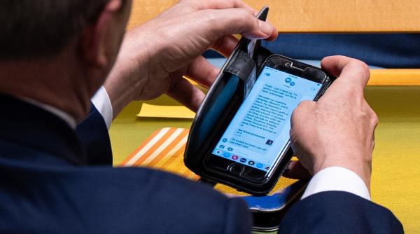 „Fii atent, situația e tare neplăcută”. Imaginea unui banal SMS arată cum a provocat China Statelor Unite pagube de miliarde de dolari