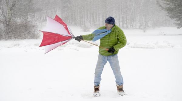Avalanșă de coduri de vreme extremă în România: furtuni puternice, ninsoare și viscol. Măsurile anunțate de autorități