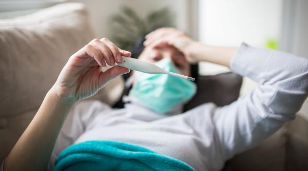 O nouă tulpină COVID, extrem de contagioasă, se extinde cu repeziciune. Care sunt simptomele
