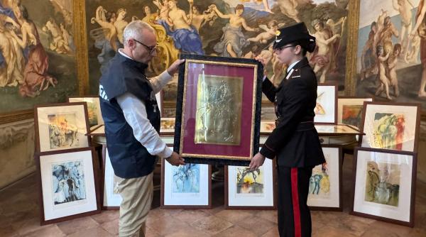 Scandal la o expoziție Dalí din Italia: Polițiștii au confiscat peste 20 de lucrări