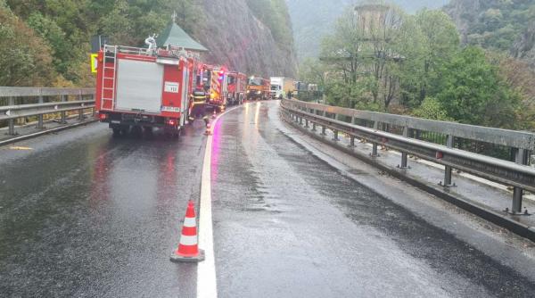 Incendiu la Mănăstirea Cozia Veche din Vâlcea. Traficul e blocat pe Valea Oltului
