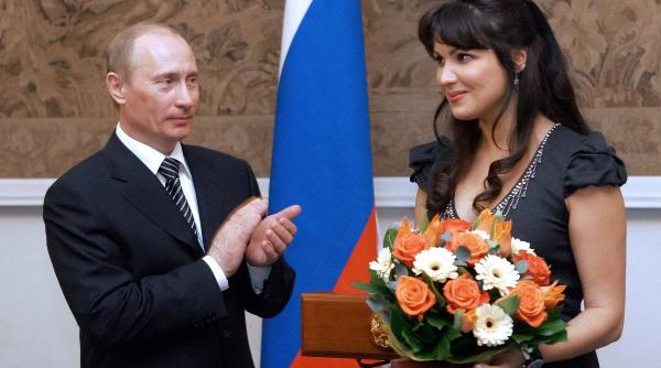 Ucraina a reuşit să anuleze concertul pe care rusoaica Anna Netrebko urma să-l susţină la Cluj-Napoca. Ce acuze i s-au adus sopranei