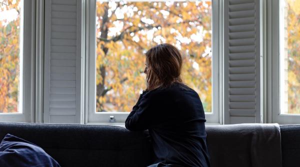 de ce ne simtim mai tristi toamna si ce solutii avem tristetea nu e doar in mintea noastra