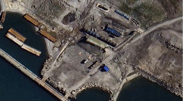De ce își acoperă Putin siturile nucleare din Arctica cu plase metalice albastre. Imagini surprinse din satelit
