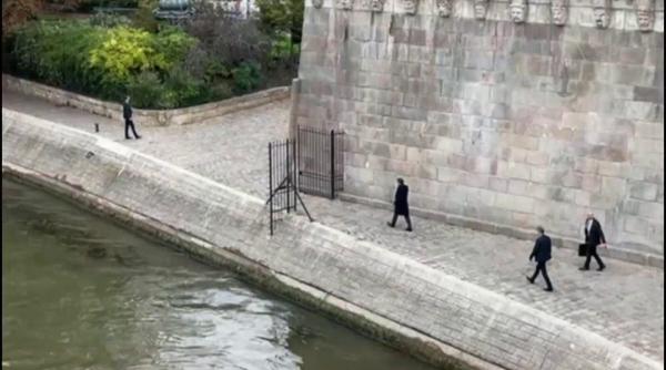 Demisia lui Lecornu aruncă Franța în criză politică. Macron se plimbă îngrijorat cu telefonul în mână pe malul Senei. I se cere demisia