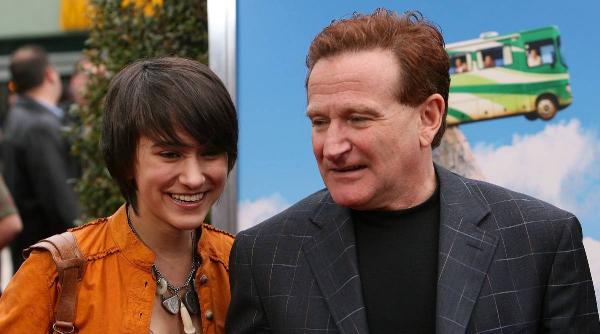 Fiica lui Robin Williams reacționează dur la videoclipurile generate cu AI care îl înfățișează pe tatăl ei: „Încetați să-i faceți asta”