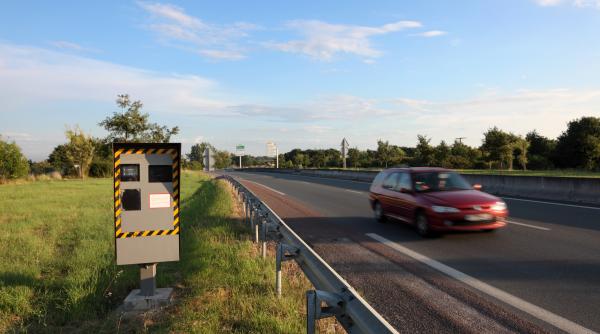 Un șofer care trecerea granița pentru benzină mai ieftină a fost prins de radar de 16 ori într-o zi, pe același drum, în Belgia 