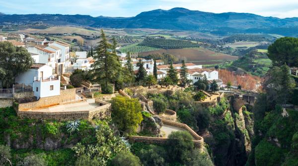 am cumparat cu 500 000 e o casa in spania in 2001 azi valoreaza cu 150 000 e mai putin capcana in care au cazut sute de straini