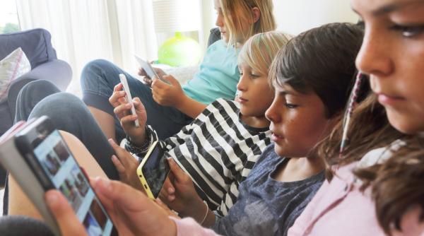 legea majoratului online provoaca valuri de controverse de ce se opun asociatiile civice unui control pe retelele sociale