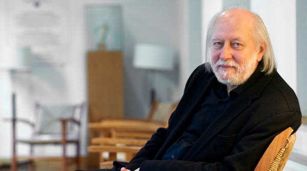 premiul nobel pentru literatura 2025 a fost castigat de maghiariul laszlo krasznahorkai pentru opera sa despre teroarea apocaliptica